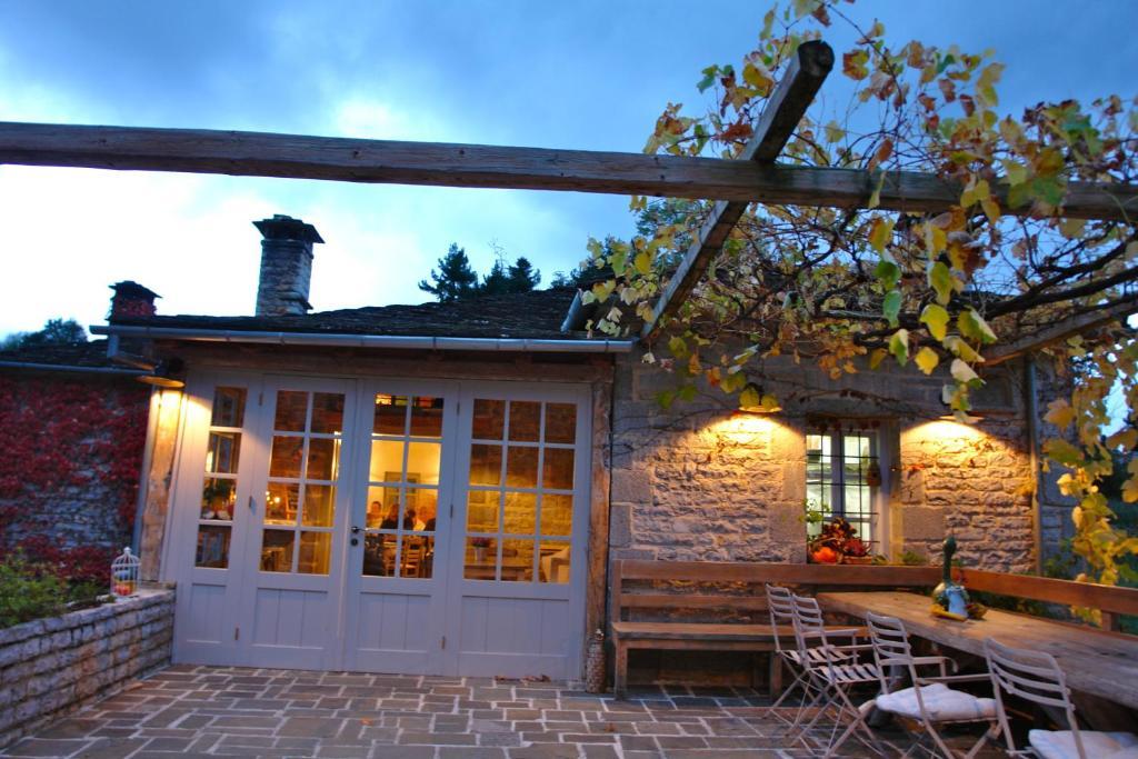Astra Inn Papigko Exterior photo